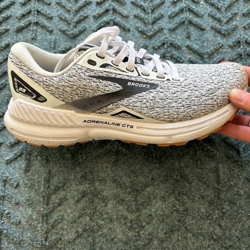 Brooks Adrenaline GT women’s sneakers